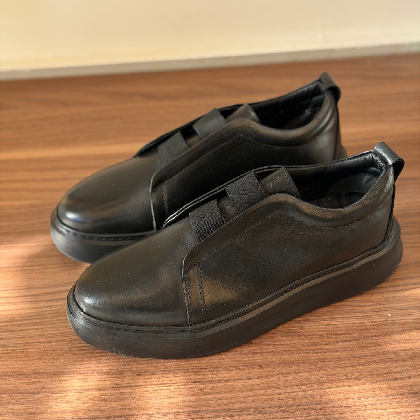 Laceless Casual Shoes